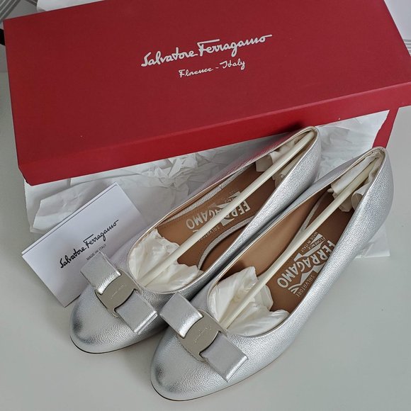 Classy Metallic Leather Kitten Heel Flats - Picture 3 of 10